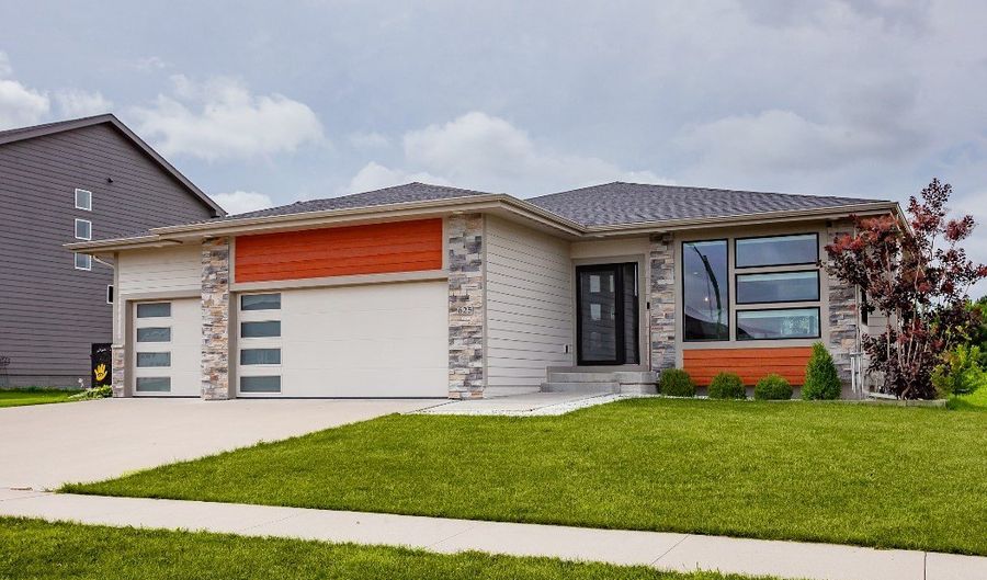 625 Meadow Rd, Adel, IA 50003 - 4 Beds, 3 Bath