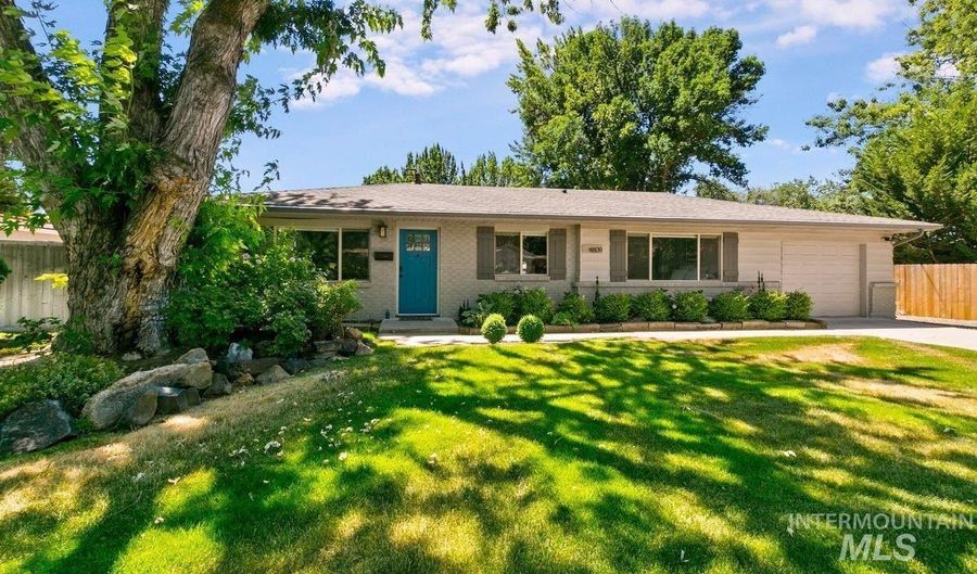 4809 W Greenbrier Dr, Boise, ID 83705 - 4 Beds, 3 Bath