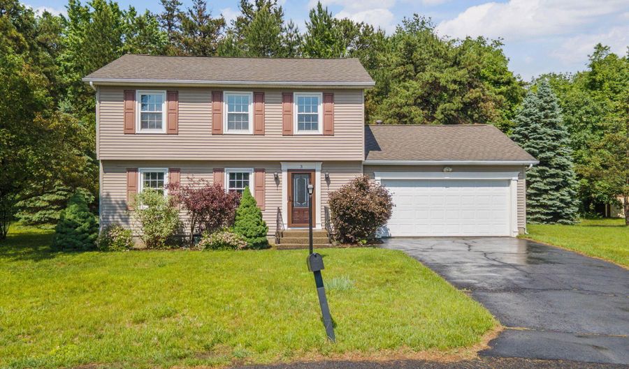 3 Oaks Ct, Albany, NY 12203 - 3 Beds, 2 Bath