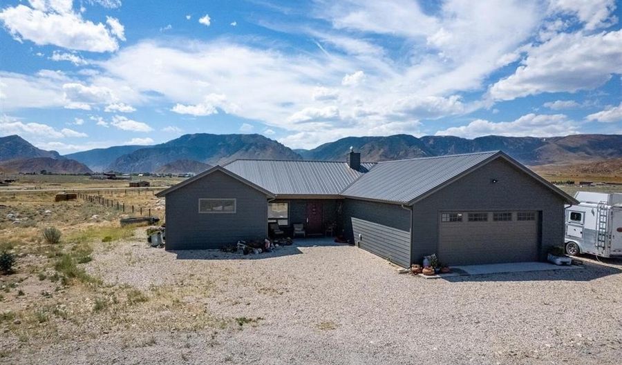 5 Cowboy Dr, Clark, WY 82435 - 2 Beds, 1 Bath