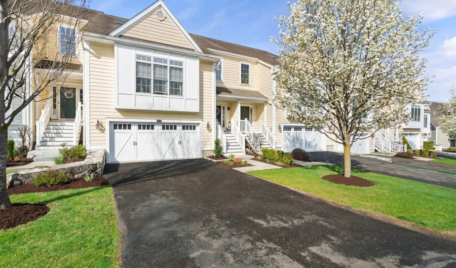 46 Great Heron Ln 46, Brookfield, CT 06804 - 2 Beds, 4 Bath