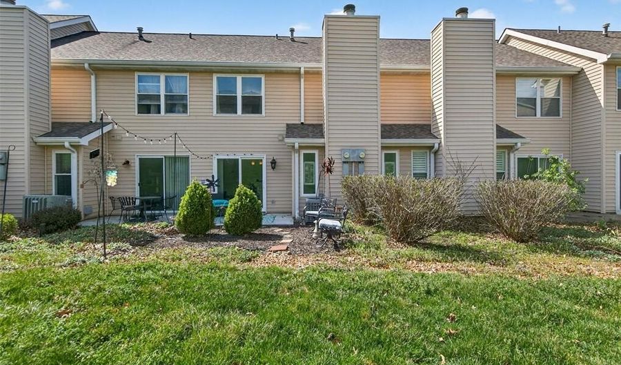 1306 Tahoe Valley Ct, Ballwin, MO 63021 - 2 Beds, 3 Bath