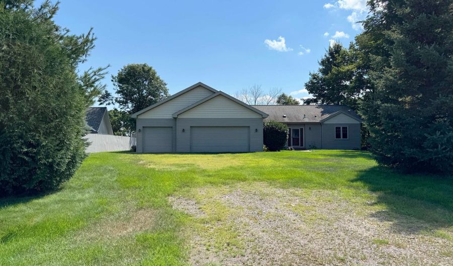 44205 Conifer St, Aitkin, MN 56431 - 4 Beds, 4 Bath