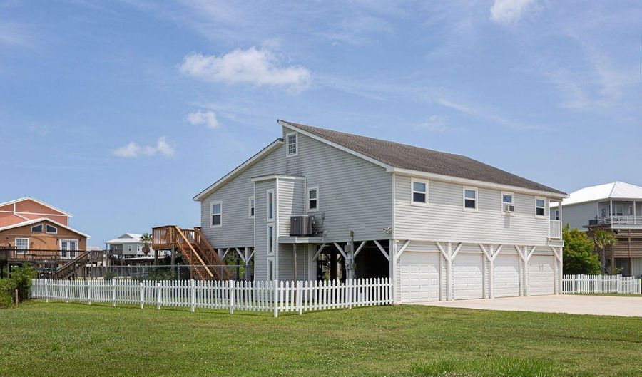 11088 Tahiti St, Bay St. Louis, MS 39520 - 3 Beds, 2 Bath