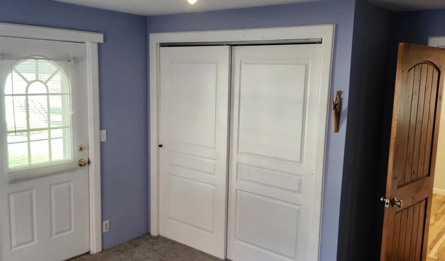 551 N Washington St, Bloomfield, IN 47424 - 2 Beds, 2 Bath