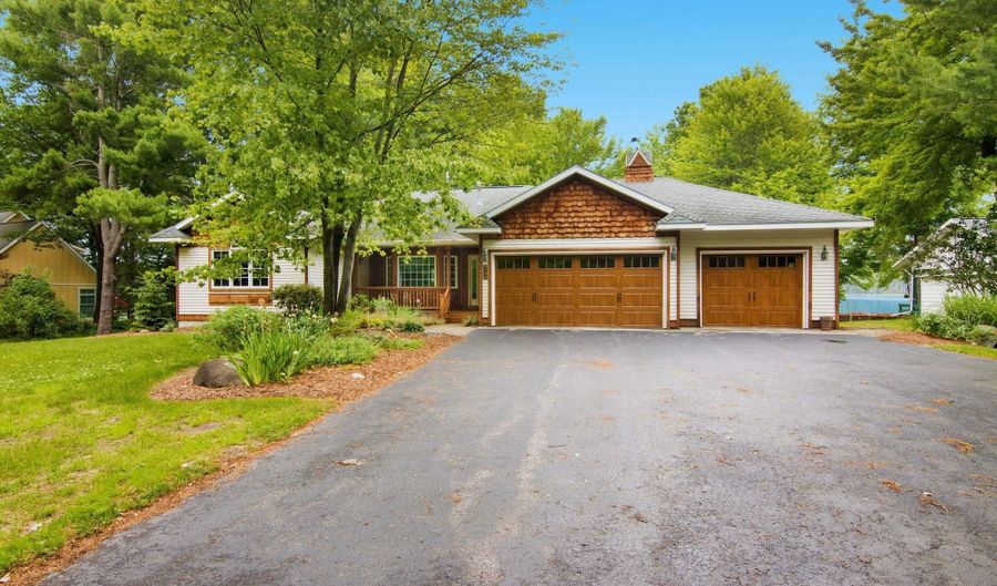 9506 Lakeside Dr, Alden, MI 49612 - 5 Beds, 3 Bath