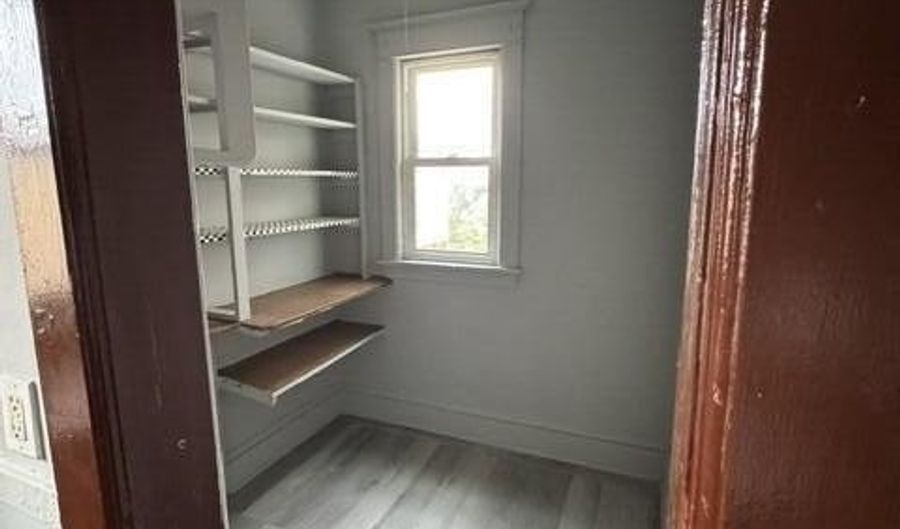 22 Morris St, Albany, NY 12208 - 6 Beds, 2 Bath