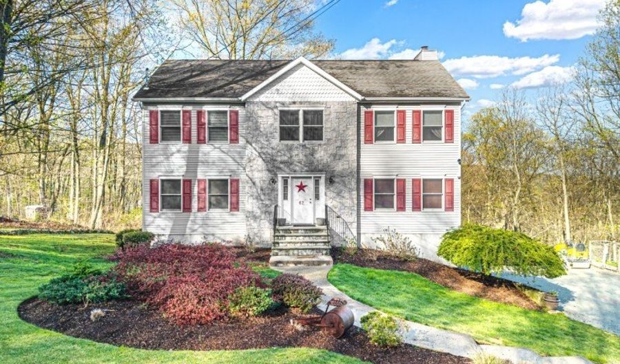 42 Mordaunt Rd, Alloway, NJ 07462 - 3 Beds, 3 Bath