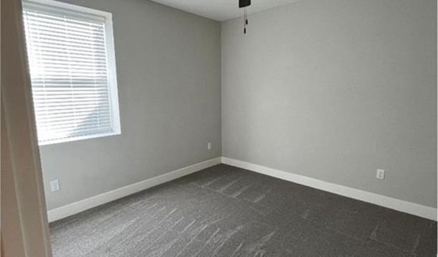 15653 Lakeside Dr, Basehor, KS 66007 - 3 Beds, 3 Bath