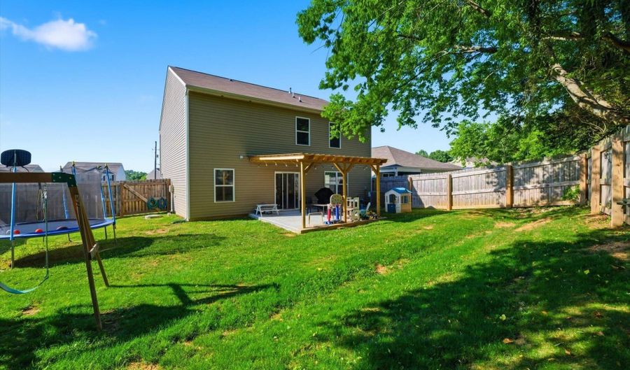 709 W Tellico Ave, Athens, TN 37303 - 3 Beds, 3 Bath