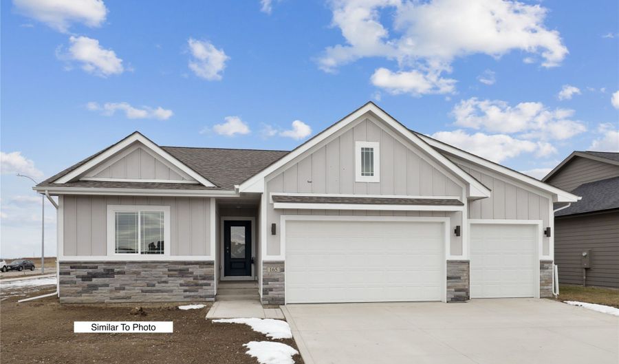 633 34th St SE, Altoona, IA 50009 - 5 Beds, 3 Bath