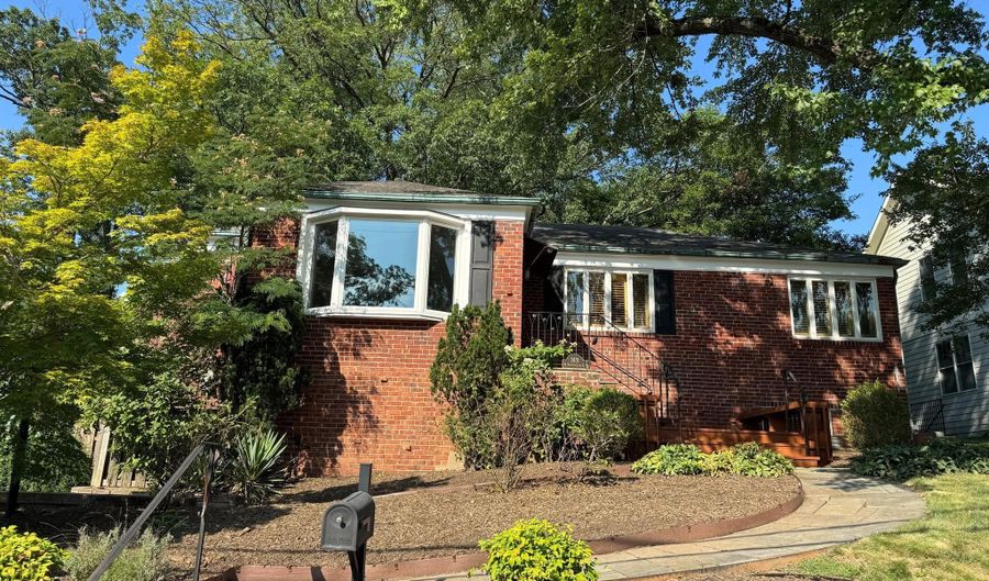 2431 N NOTTINGHAM St, Arlington, VA 22207 - 3 Beds, 3 Bath