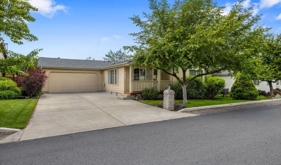 2583 NE Wintergreen Dr, Bend, OR 97701 - 3 Beds, 2 Bath