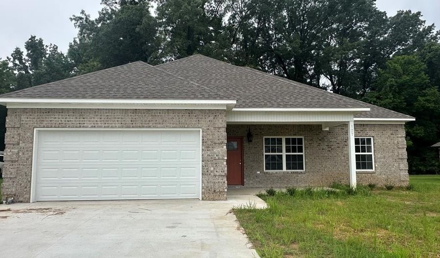 127 Shadow Ln, Batesville, MS 38606 - 4 Beds, 2 Bath
