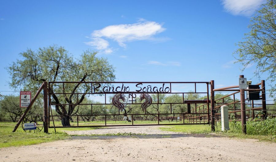 3155 W Elephant Head Rd, Amado, AZ 85645 - 3 Beds, 3 Bath