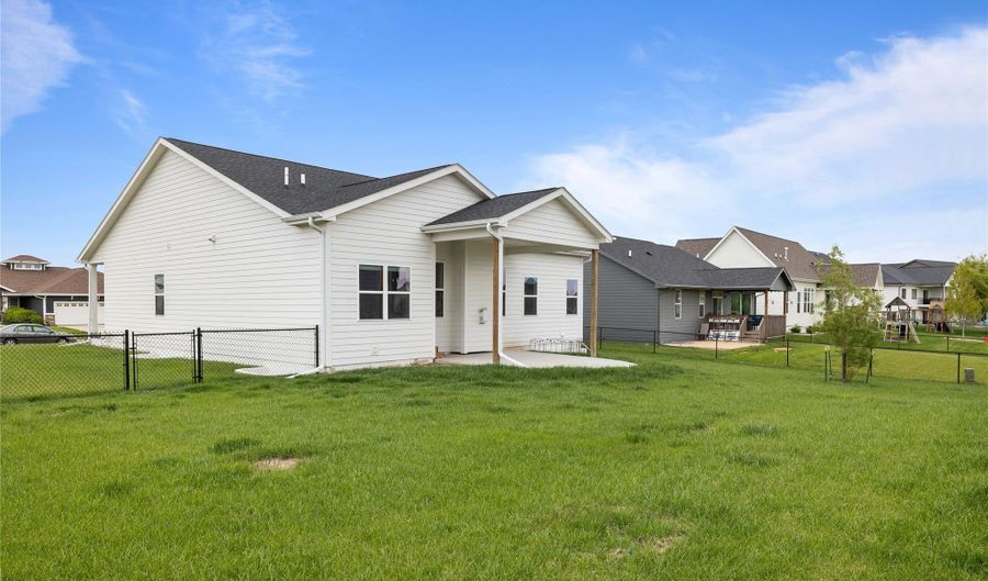 834 33rd Ct SW, Altoona, IA 50009 - 5 Beds, 3 Bath