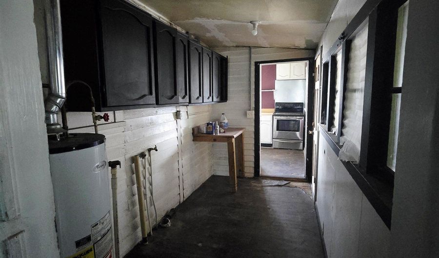 519 S B St, Arkansas City, KS 67005 - 3 Beds, 2 Bath