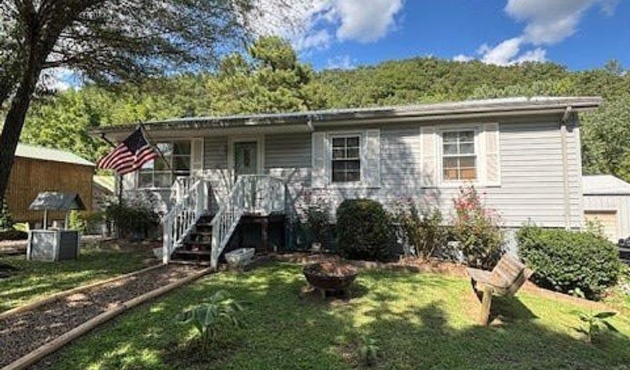 40 N Richmond St, Auxier, KY 41602 - 3 Beds, 2 Bath