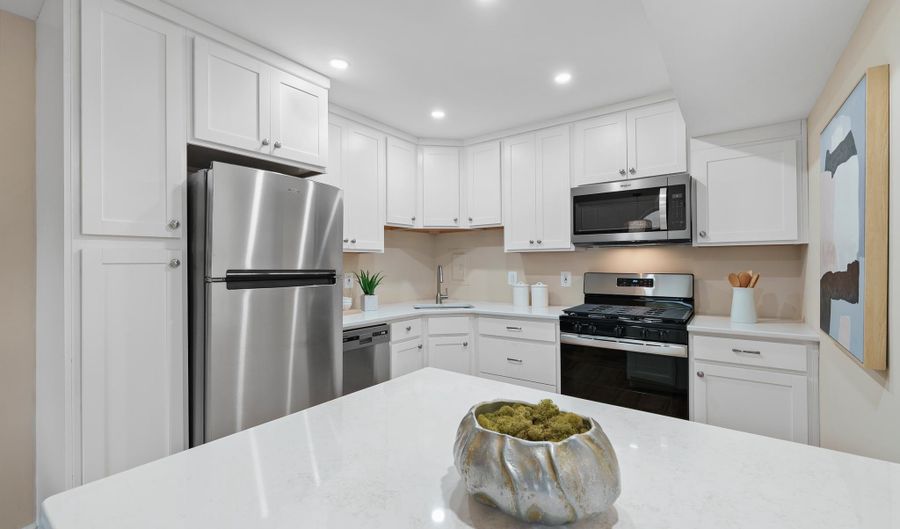 3 CANTERBURY Sq 402, Alexandria, VA 22304 - 1 Beds, 1 Bath