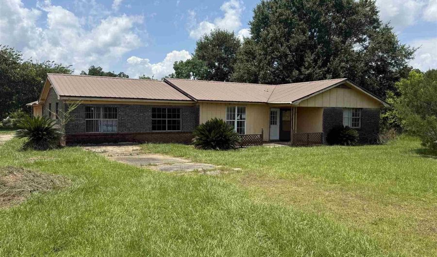 442 Robinson St, Atmore, AL 36502 - 3 Beds, 3 Bath