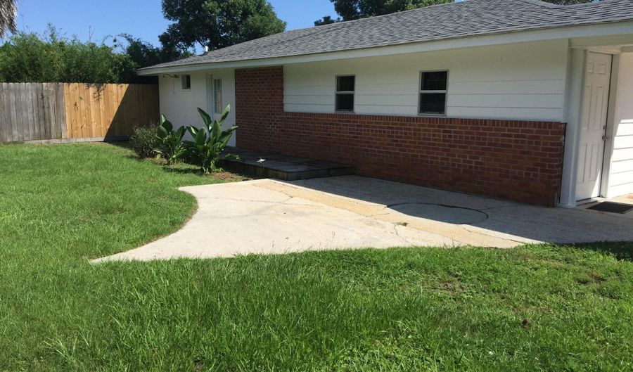 140 Balmoral Ave, Biloxi, MS 39531 - 3 Beds, 3 Bath