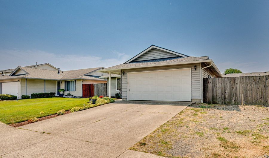 513 SE 10TH St, Battle Ground, WA 98604 - 3 Beds, 2 Bath