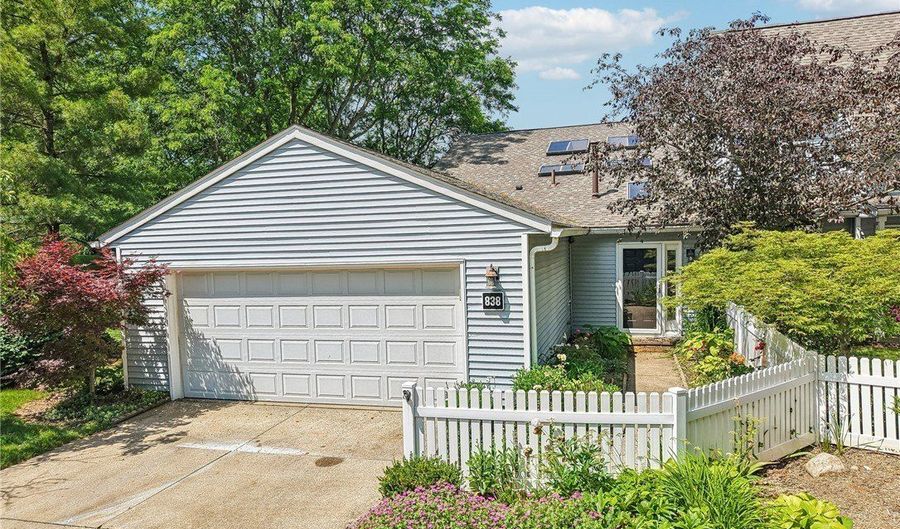 838 Lynnhaven Ln, Akron, OH 44313 - 2 Beds, 2 Bath