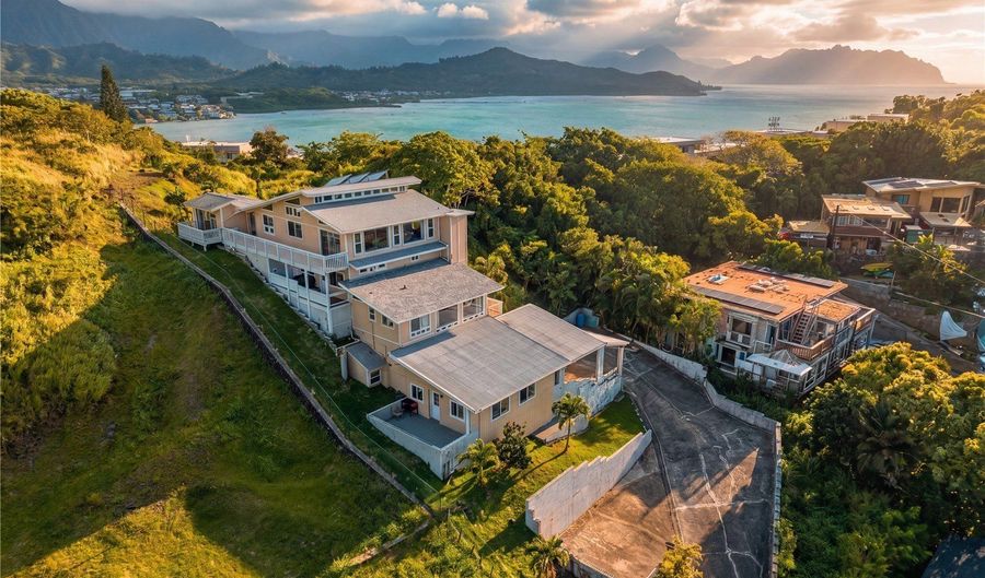 45-55 Lilipuna Rd B, Kaneohe, HI 96744 - 6 Beds, 4 Bath