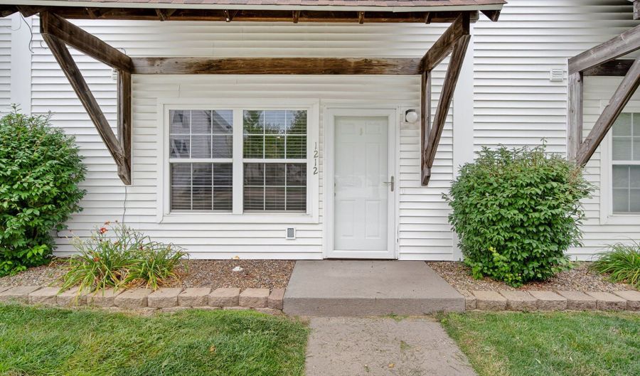 1212 10th Ave NW, Altoona, IA 50009 - 1 Beds, 1 Bath