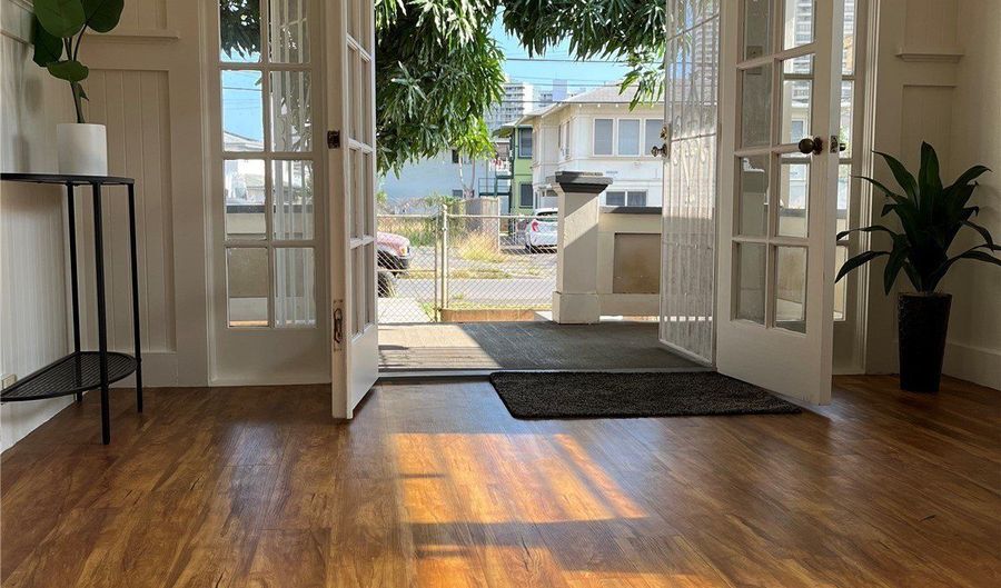 710 Hausten St, Honolulu, HI 96826 - 3 Beds, 2 Bath