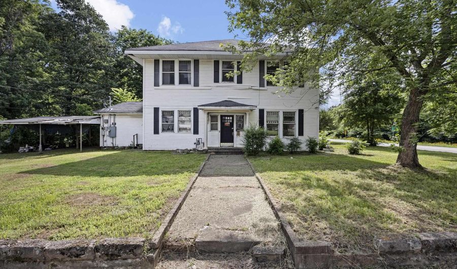 308 W Main St, Atkins, AR 72823 - 5 Beds, 2 Bath
