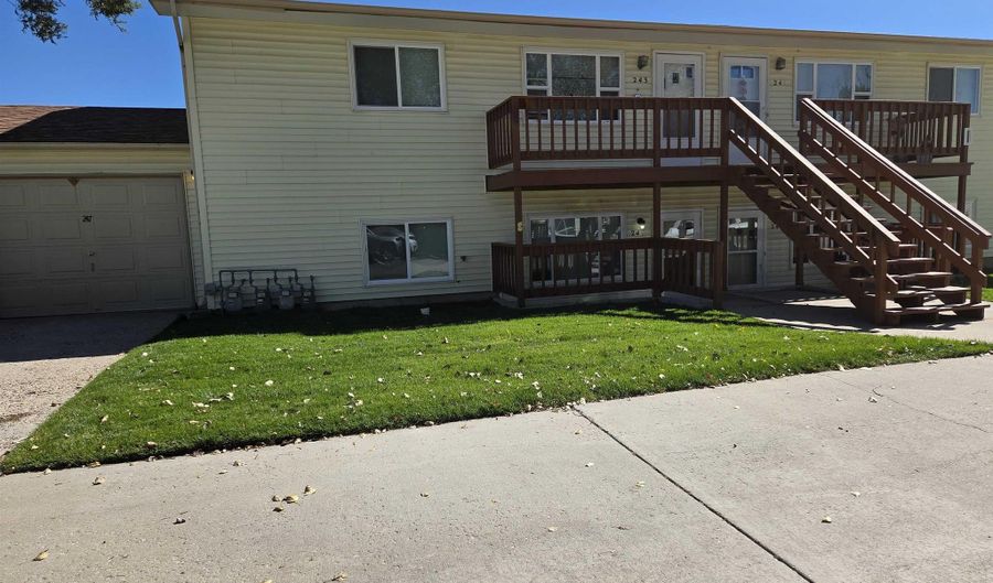 247 MILLER Ln, Cheyenne, WY 82009 - 2 Beds, 1 Bath