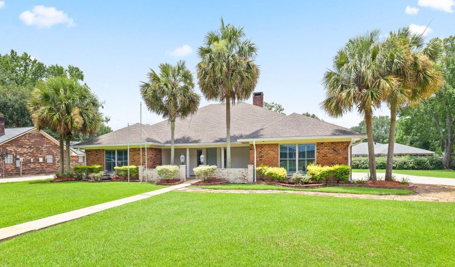 1127 N Monte Blanc Dr, Abbeville, LA 70510 - 4 Beds, 4 Bath