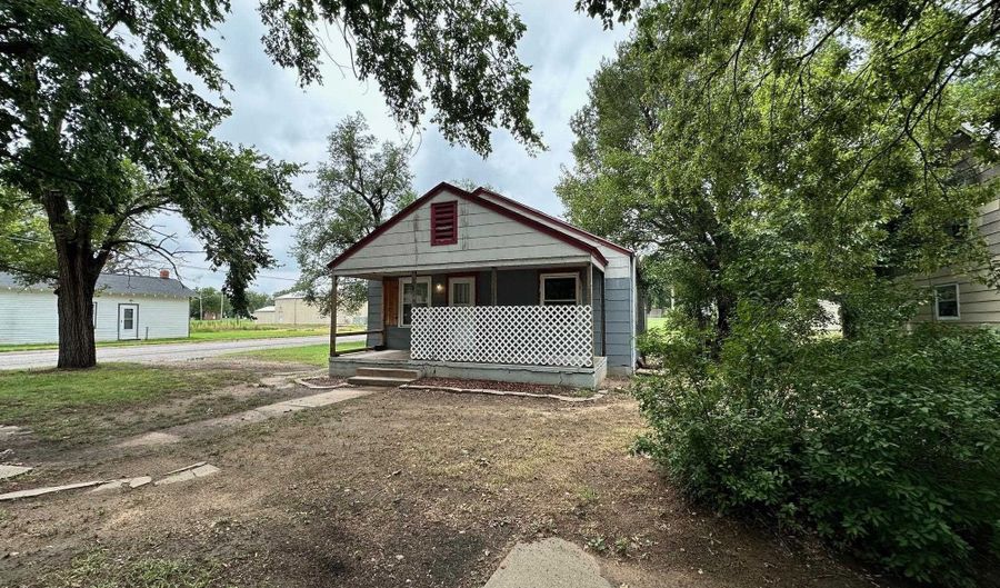 801 N 5th St, Arkansas City, KS 67005 - 2 Beds, 1 Bath