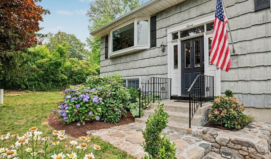 7 Wheeler Dr, Danbury, CT 06811 - 3 Beds, 2 Bath