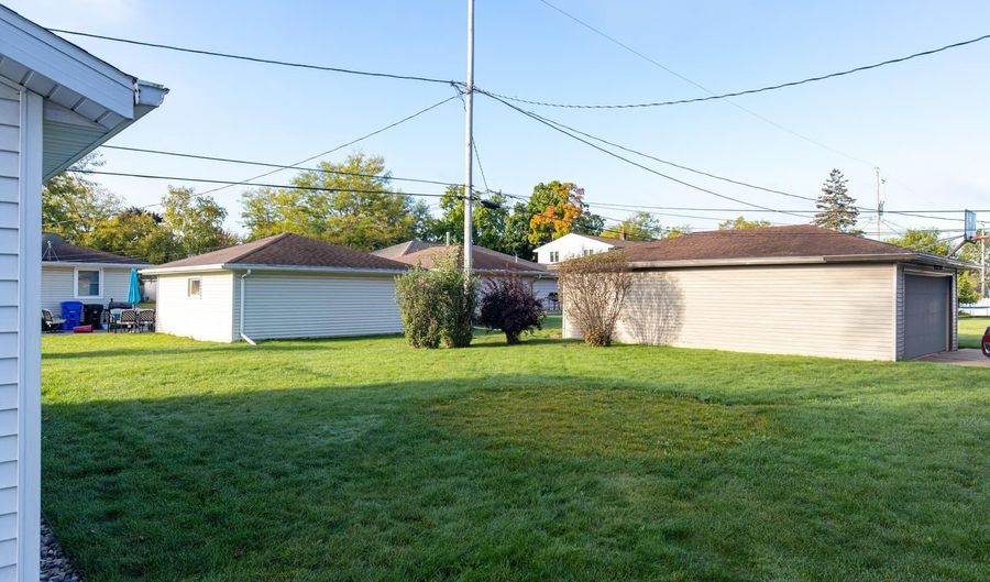 1717 E LINDBERGH St, Appleton, WI 54911 - 4 Beds, 2 Bath
