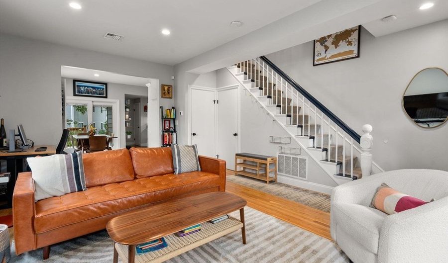 15 Ash St 15, Belmont, MA 02478 - 2 Beds, 3 Bath