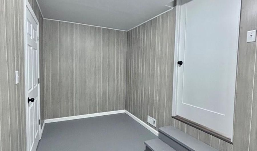 1120 16th St, Aurora, NE 68818 - 5 Beds, 2 Bath