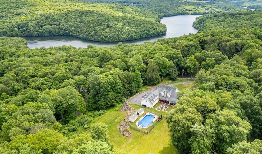 40 Old Bridge Rd, Brookfield, CT 06804 - 4 Beds, 4 Bath