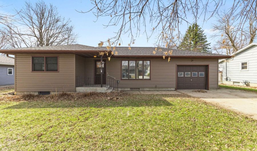 816 W Chandler St, Arlington, MN 55307 - 2 Beds, 2 Bath