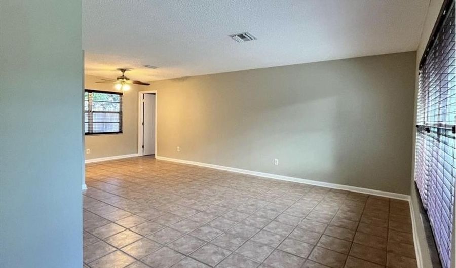 2224 WILLOW TREE Trl, Clearwater, FL 33763 - 2 Beds, 2 Bath