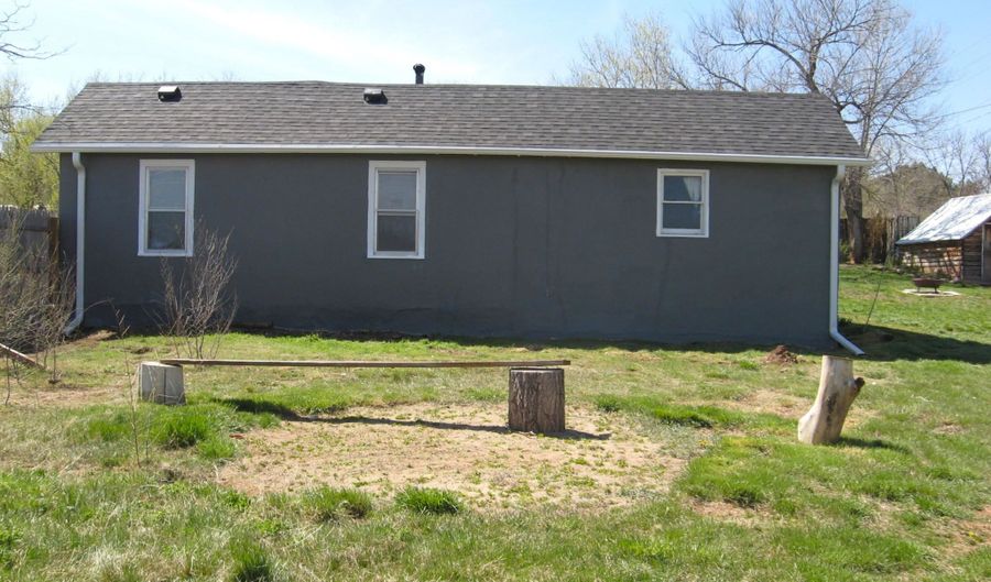 2306 Lincoln Ave, Hot Springs, SD 57747 - 3 Beds, 1 Bath