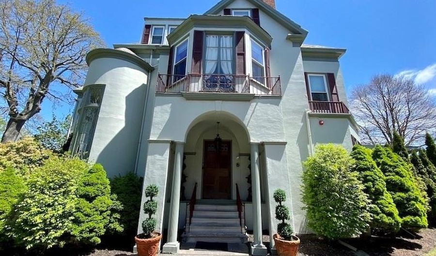 96 Rhode Island Ave 3, Newport, RI 02840 - 2 Beds, 1 Bath