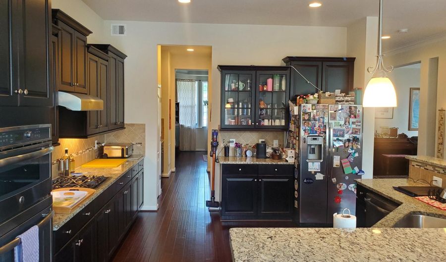 20950 ASHBURN HEIGHTS Dr, Ashburn, VA 20148 - 5 Beds, 5 Bath