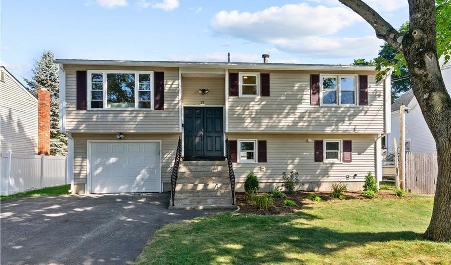 17 Auburn Ave, Johnston, RI 02919 - 3 Beds, 2 Bath