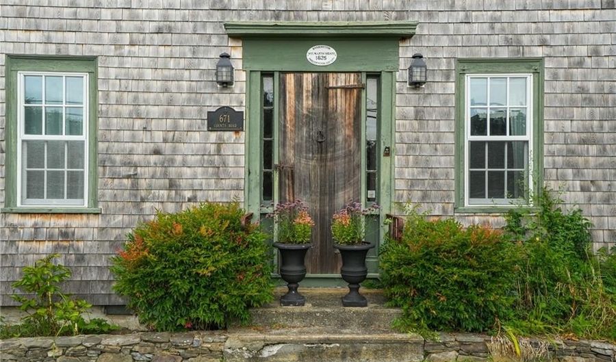671 County Rd, Barrington, RI 02806 - 3 Beds, 2 Bath