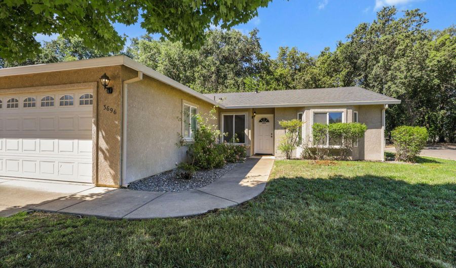 3696 Brentwood Ln, Anderson, CA 96007 - 3 Beds, 2 Bath