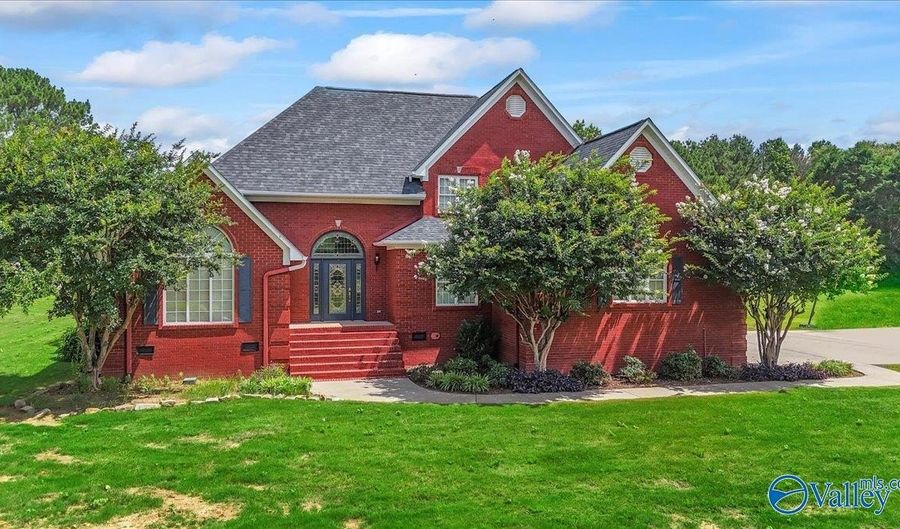 135 Villa Grande, Albertville, AL 35950 - 4 Beds, 4 Bath