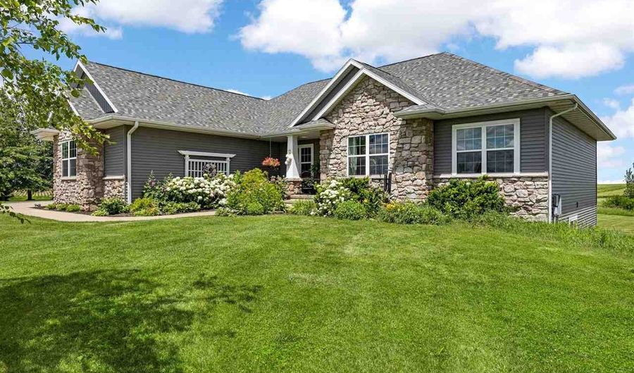 3352 Southridge Dr, Amana, IA 52203 - 6 Beds, 3 Bath