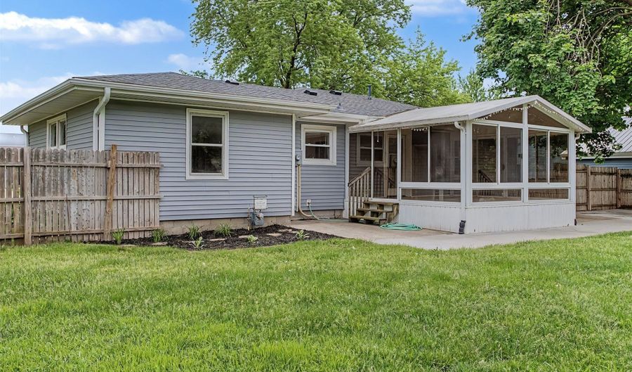 307 Dotson Dr, Ames, IA 50014 - 2 Beds, 2 Bath